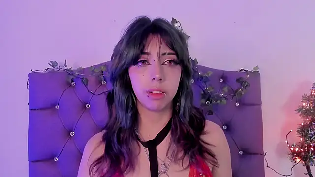 Snapshot of Nyx_nayla chatting on 12/19/24, 10:21 Nyx nayla online show from 12/19/24, 10:21