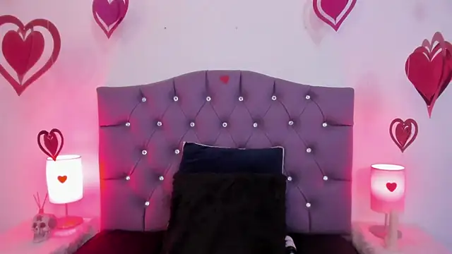 Snapshot of Nyx_nayla chatting on 02/13/25, 04:32 Nyx nayla online show from 02/13/25, 04:32