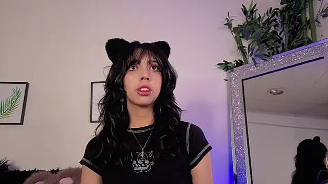 Snapshot of Nyx_nayla chatting on 10/07/25, 06:43 Nyx nayla online show from 10/07/25, 06:43