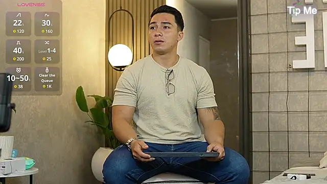 Ryan Hunt online show from 01/05/25, 01:04