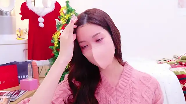 Snapshot of oxo_yuna_oxo chatting on 12/23/24, 11:14 oxo yuna oxo online show from 12/23/24, 11:14