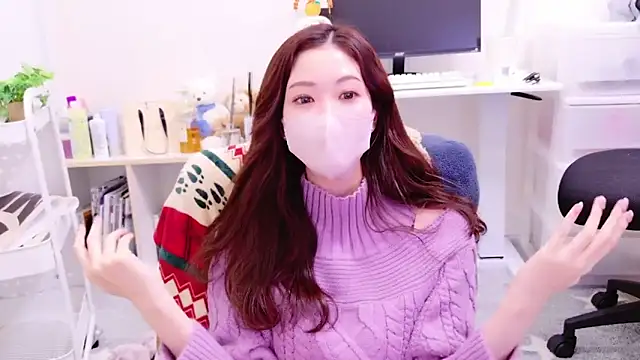 Snapshot of oxo_yuna_oxo chatting on 12/30/24, 12:09 oxo yuna oxo online show from 12/30/24, 12:09