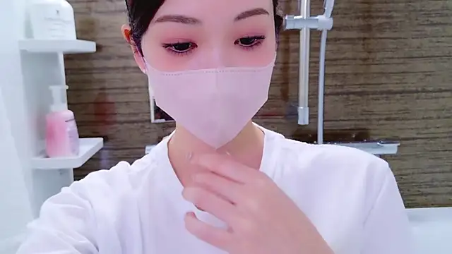 Snapshot of oxo_yuna_oxo chatting on 12/31/24, 11:31 oxo yuna oxo online show from 12/31/24, 11:31