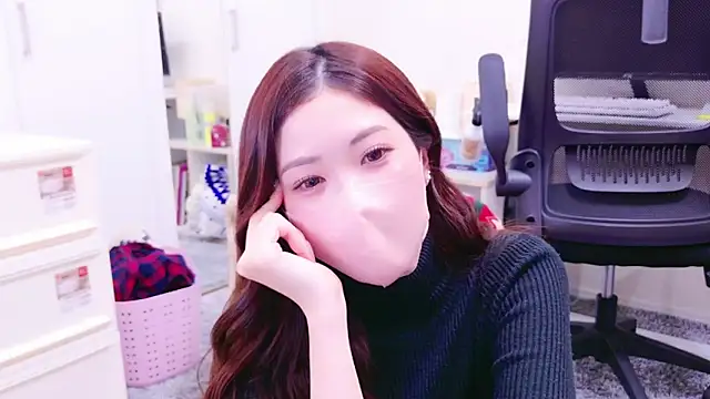 Snapshot of oxo_yuna_oxo chatting on 01/11/25, 09:36 oxo yuna oxo online show from 01/11/25, 09:36