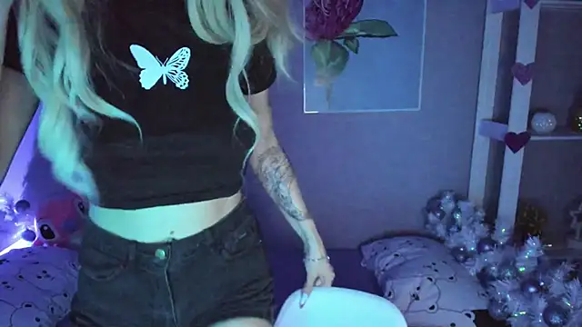 Snapshot of AnneTenet chatting on 12/18/24, 05:15 AnneTenet online show from 12/18/24, 05:15