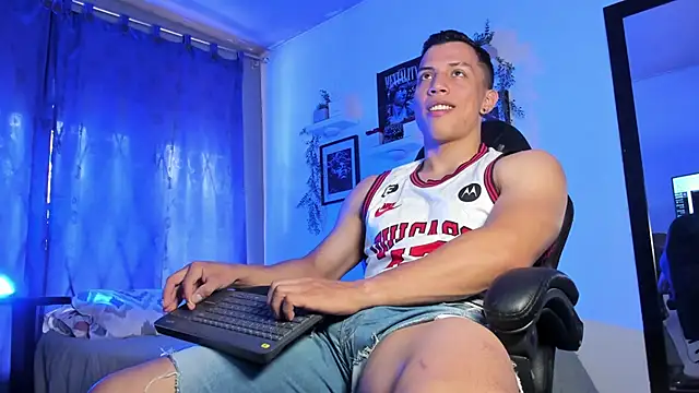 Snapshot of ThomsEvery_ chatting on 11/06/25, 04:41 ThomsEvery online show from 11/06/25, 04:41