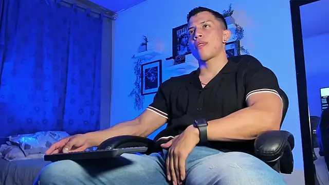 Snapshot of ThomsEvery_ chatting on 11/13/25, 11:47 ThomsEvery online show from 11/13/25, 11:47