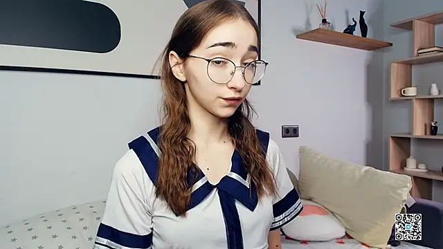 PollyBeev online show from 10/11/25, 06:45