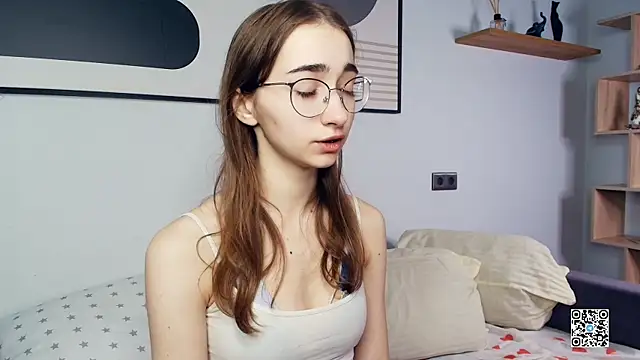 PollyBeev online show from 10/22/25, 07:30