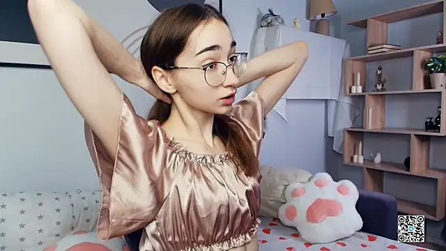 PollyBeev online show from 10/24/25, 07:27