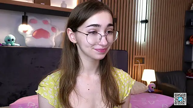 PollyBeev online show from 11/08/25, 06:46