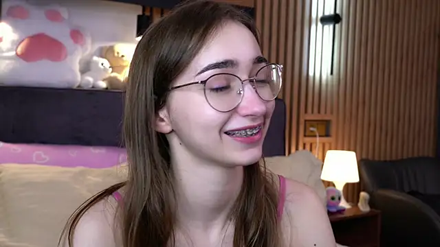 PollyBeev online show from 11/16/25, 07:25