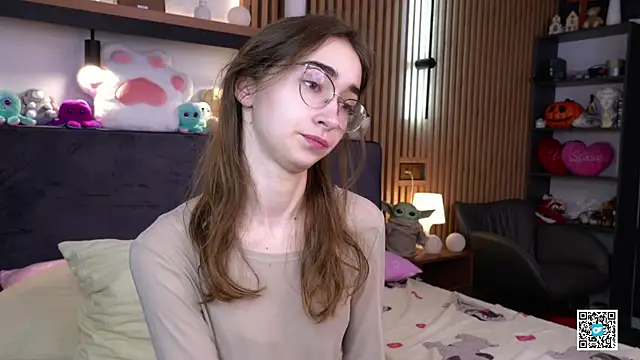 PollyBeev online show from 11/18/25, 07:24