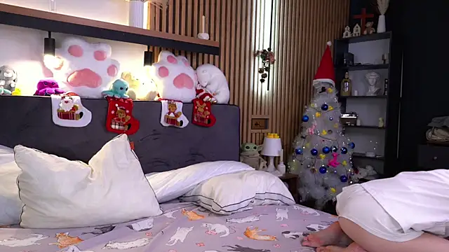 PollyBeev online show from 11/28/25, 07:11