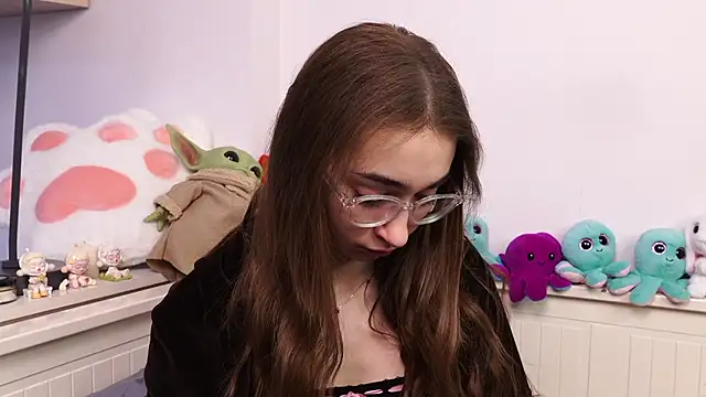 PollyBeev online show from 04/24/26, 07:33