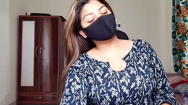 Snapshot of Hoty-Shivangi chatting on 03/14/26, 10:32 Hoty-Shivangi online show from 03/14/26, 10:32