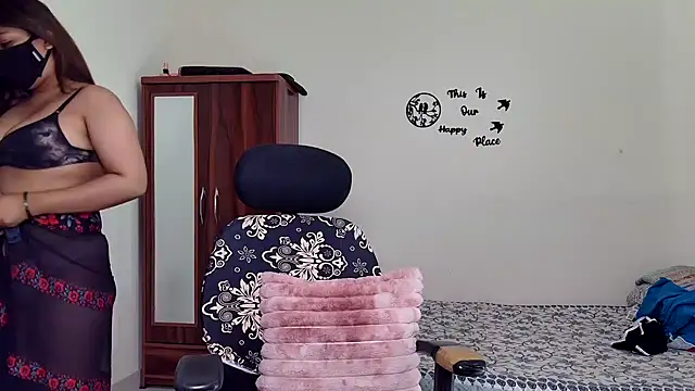 Snapshot of Hoty-Shivangi chatting on 03/15/26, 07:36 Hoty-Shivangi online show from 03/15/26, 07:36