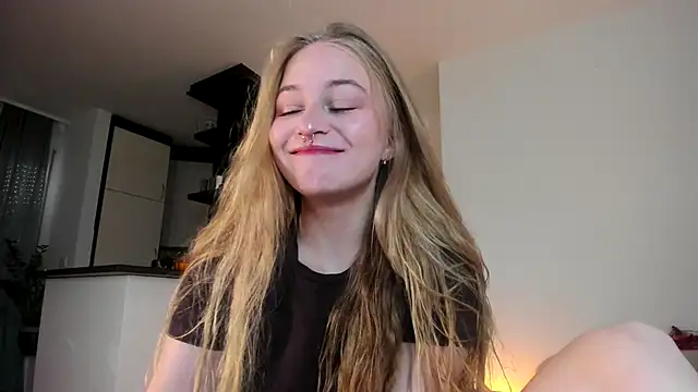 MiaMews online show from 10/24/25, 12:01