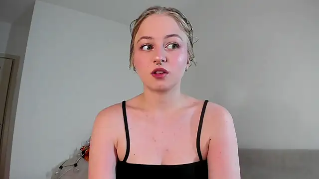 MiaMews online show from 11/26/25, 01:23