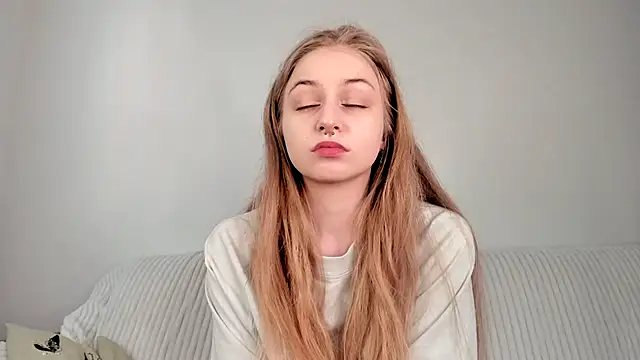 MiaMews online show from 04/24/26, 06:38