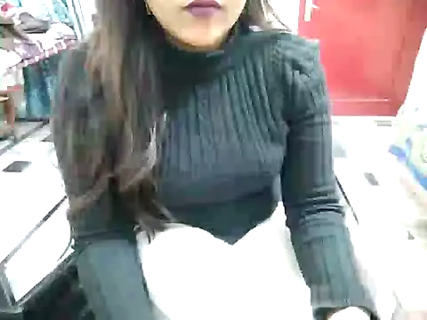 Snapshot of aarushi_sharmaa chatting on 01/24/25, 11:15 aarushi sharmaa online show from 01/24/25, 11:15