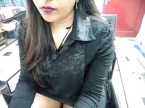 Snapshot of aarushi_sharmaa chatting on 02/12/25, 03:38 aarushi sharmaa online show from 02/12/25, 03:38