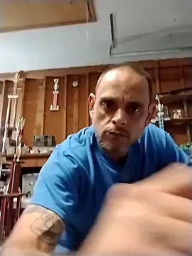 Snapshot of Buffshagswell chatting on 03/10/25, 01:10 Buffshagswell online show from 03/10/25, 01:10