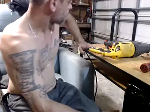 Snapshot of Buffshagswell chatting on 03/12/25, 03:46 Buffshagswell online show from 03/12/25, 03:46