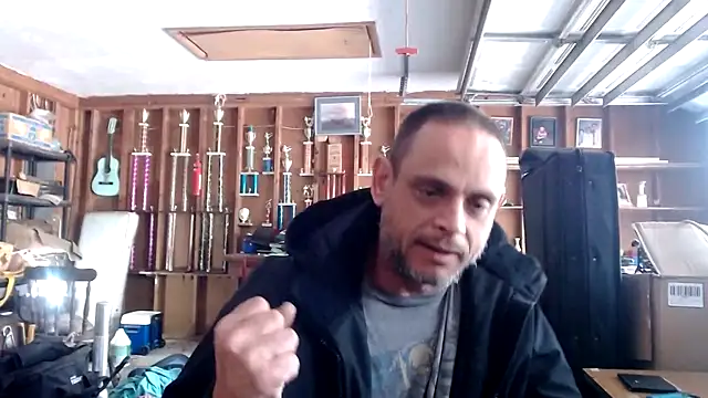 Snapshot of Buffshagswell chatting on 03/17/25, 06:00 Buffshagswell online show from 03/17/25, 06:00