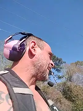 Snapshot of Buffshagswell chatting on 03/17/25, 09:02 Buffshagswell online show from 03/17/25, 09:02