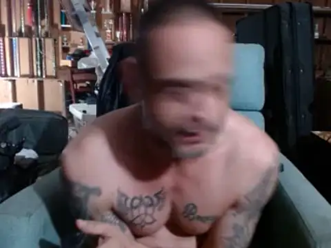 Snapshot of Buffshagswell chatting on 03/18/25, 04:58 Buffshagswell online show from 03/18/25, 04:58