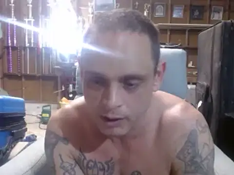 Snapshot of Buffshagswell chatting on 03/21/25, 03:01 Buffshagswell online show from 03/21/25, 03:01