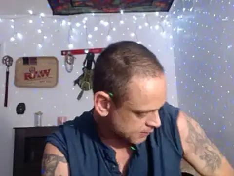 Snapshot of Buffshagswell chatting on 03/21/25, 08:17 Buffshagswell online show from 03/21/25, 08:17