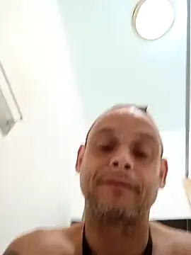 Snapshot of Buffshagswell chatting on 09/16/25, 02:40 Buffshagswell online show from 09/16/25, 02:40