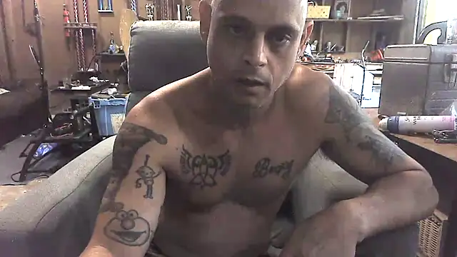 Snapshot of Buffshagswell chatting on 09/29/25, 02:55 Buffshagswell online show from 09/29/25, 02:55