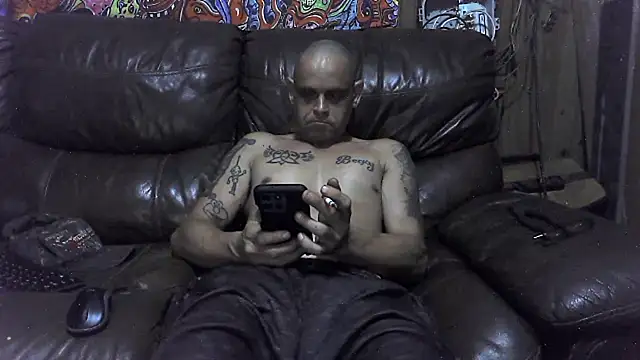 Snapshot of Buffshagswell chatting on 09/30/25, 03:00 Buffshagswell online show from 09/30/25, 03:00