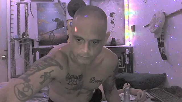 Snapshot of Buffshagswell chatting on 10/02/25, 06:20 Buffshagswell online show from 10/02/25, 06:20