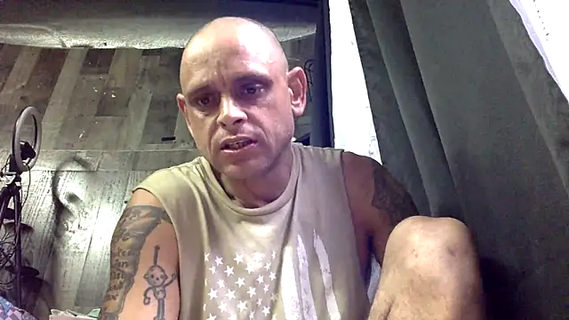 Snapshot of Buffshagswell chatting on 10/09/25, 12:47 Buffshagswell online show from 10/09/25, 12:47