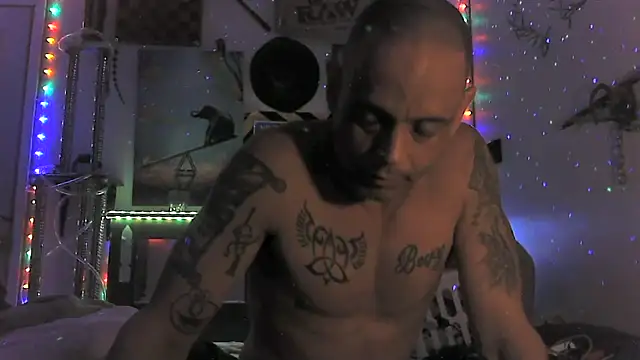 Snapshot of Buffshagswell chatting on 10/13/25, 03:06 Buffshagswell online show from 10/13/25, 03:06