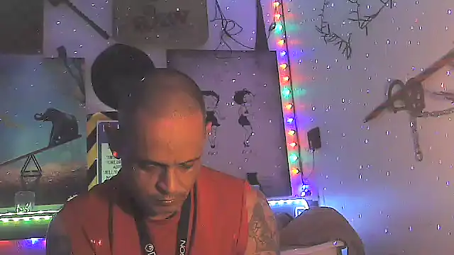 Snapshot of Buffshagswell chatting on 10/13/25, 03:12 Buffshagswell online show from 10/13/25, 03:12