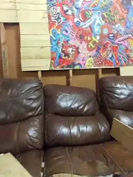 Snapshot of Buffshagswell chatting on 10/26/25, 04:35 Buffshagswell online show from 10/26/25, 04:35