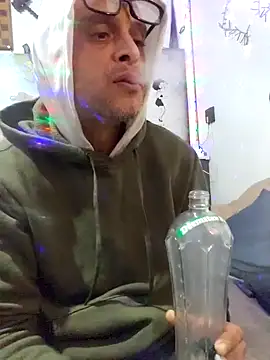 Snapshot of Buffshagswell chatting on 11/01/25, 01:24 Buffshagswell online show from 11/01/25, 01:24