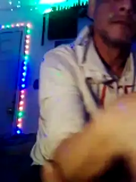 Snapshot of Buffshagswell chatting on 11/04/25, 01:54 Buffshagswell online show from 11/04/25, 01:54