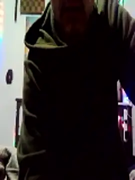 Snapshot of Buffshagswell chatting on 11/05/25, 02:11 Buffshagswell online show from 11/05/25, 02:11