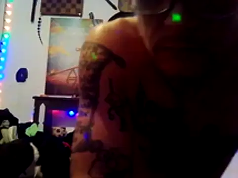 Snapshot of Buffshagswell chatting on 11/08/25, 02:12 Buffshagswell online show from 11/08/25, 02:12