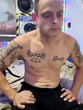 Snapshot of Buffshagswell chatting on 11/10/25, 06:18 Buffshagswell online show from 11/10/25, 06:18