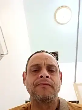 Snapshot of Buffshagswell chatting on 11/15/25, 01:51 Buffshagswell online show from 11/15/25, 01:51