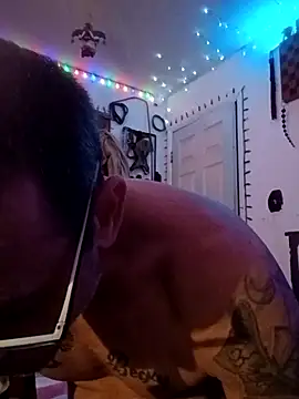 Snapshot of Buffshagswell chatting on 11/22/25, 04:11 Buffshagswell online show from 11/22/25, 04:11