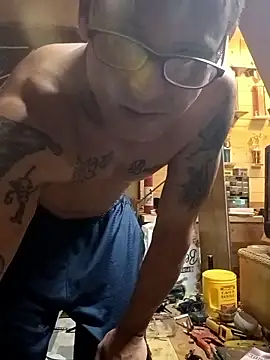 Snapshot of Buffshagswell chatting on 12/01/25, 04:17 Buffshagswell online show from 12/01/25, 04:17