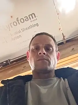 Snapshot of Buffshagswell chatting on 12/01/25, 04:23 Buffshagswell online show from 12/01/25, 04:23